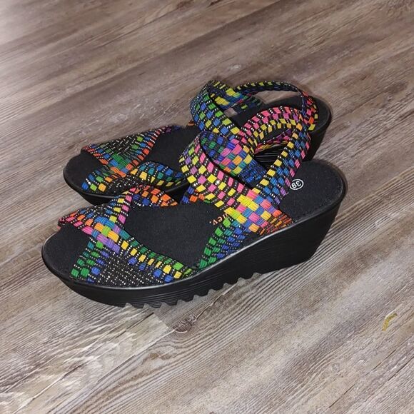 Women's Bernie Mev Fame Slip-On Platform Wedges Sz 7 ( 38) - Picture 3 of 7